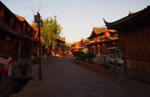 笔墨送温暖,责任筑平安——政协莱西市委员会、中共莱西市委宣传部走进莱西市公安局交警大队新春送福