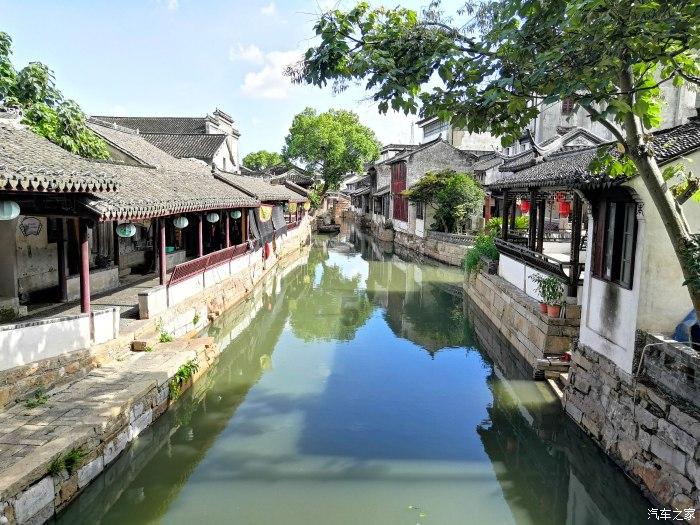 寒潮来袭，江西万安：积雪压垮顶棚，50万斤水果被成功抢运